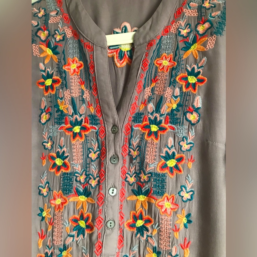 LUNA MOON Embroidered Tunic Top - Picture 7 of 10